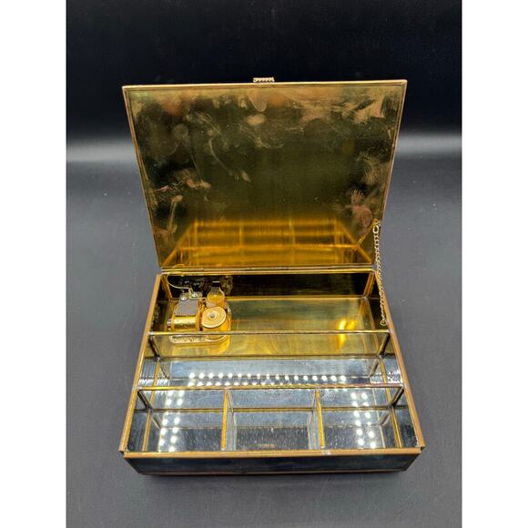 Map Of Africa Travel Music Box 7" Song and Storage Container w/ Mirror - Picture 3 of 8